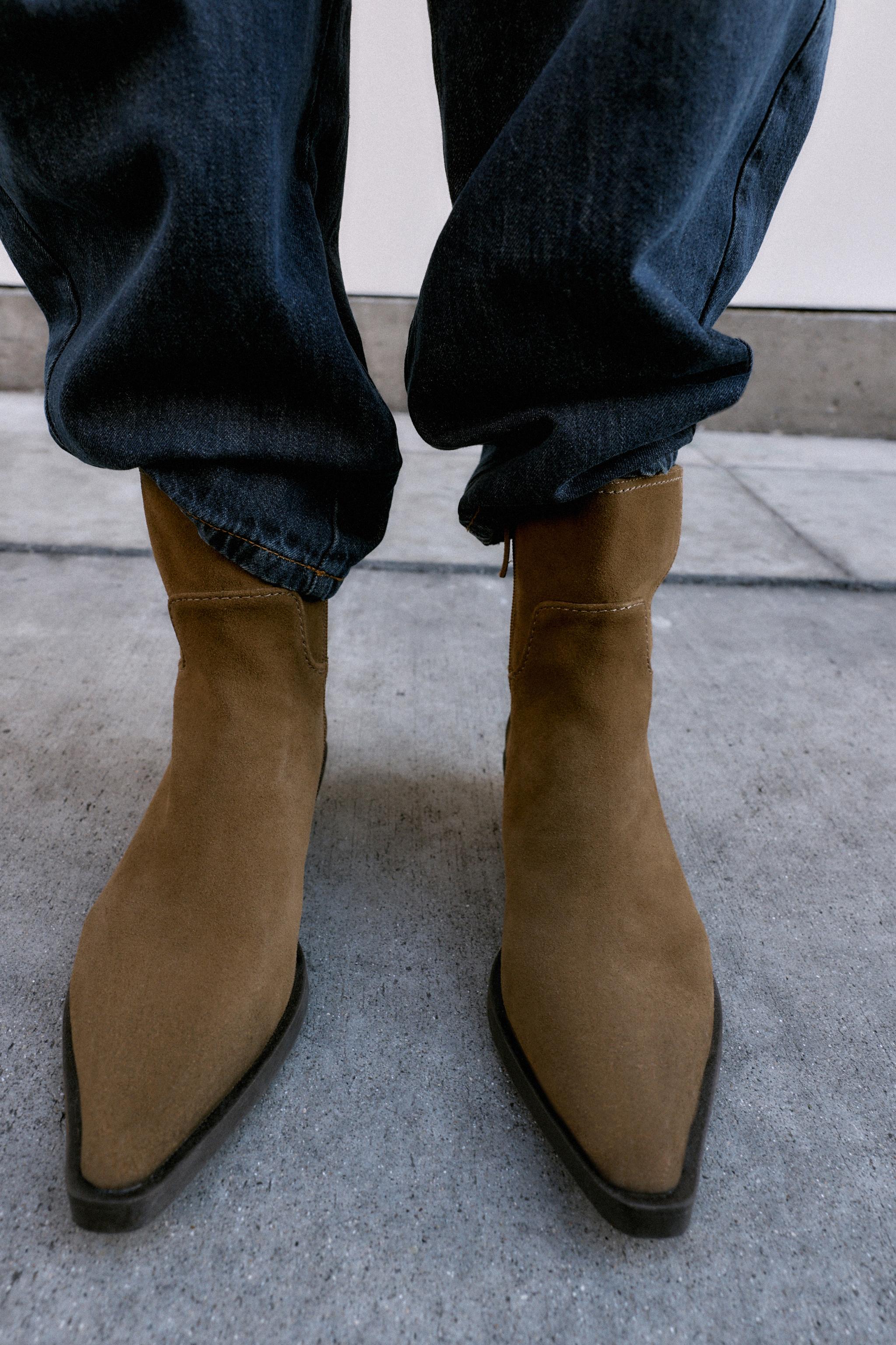 LEATHER DISTRESSED EFFECT ANKLE BOOTS